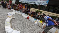 Pemkot Palangka Raya menggelar operasi pasar minyak tersebut selama delapan hari untuk masyarakat umum dan pelaku usaha mikro kecil menengah (UMKM) dengan harga eceran tertinggi (HET) Rp 14 ribu per liter.