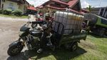 Barisan Jeriken Padati Operasi Minyak Goreng Curah Jelang Lebaran