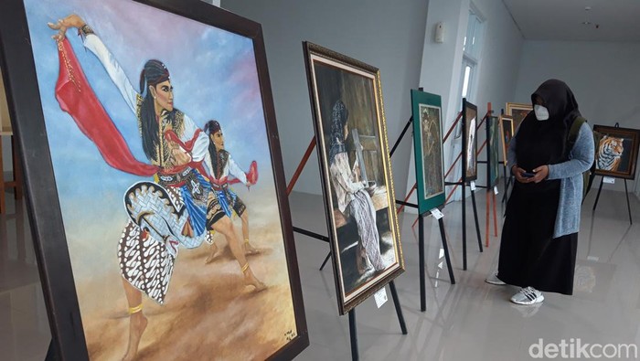 Pameran lukisan di Perpusda Boyolali, Senin (18/4/2022).