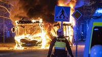 Aksi pembakaran yang dilakukan Rasmus Paludan itu pun menuai kritik dan kecaman dari berbagai pihak. Salah satunya dari politikus kelahiran Turki, Mikail Yuksel, yang mendirikan Partai Warna Berbeda di Swedia. (Johan Nilsson/TT via AP). Aksi pembakaran yang dilakukan Rasmus Paludan itu pun menuai kritik dan kecaman dari berbagai pihak. Salah satunya dari politikus kelahiran Turki, Mikail Yuksel, yang mendirikan Partai Warna Berbeda di Swedia. (Johan Nilsson/TT via AP).