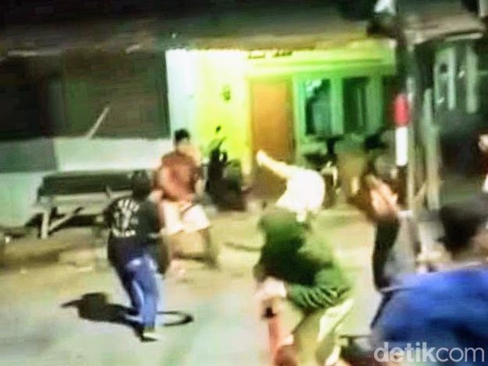 Perang sarung di Situbondo makan korban