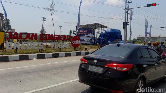 Pertigaan jalan lingkar dan pantura, Brebes, Senin (18/4/2022).