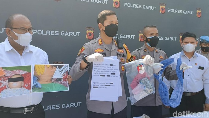 Polisi mengungkap kasus tewasnya ibu dan dua anak di Garut.