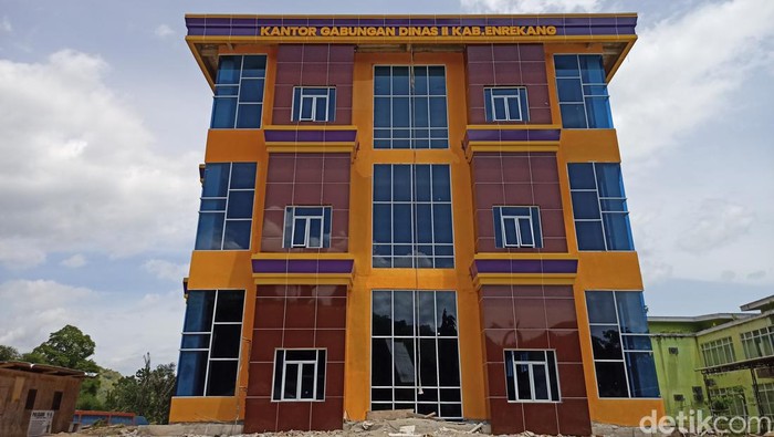 Proyek kantor gabungan dinas di Enrekang