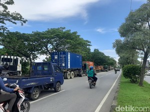 Sopir Truk di Kendari Antre Sejak 2 Hari Tunggu Kebagian Jatah Solar
