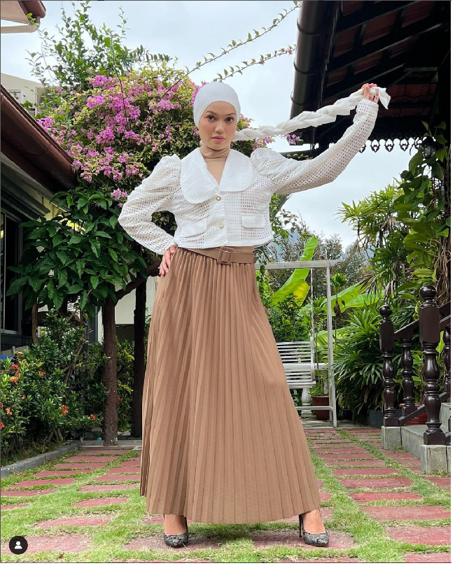 Puteri Sarah Liyana merupakan aktris yang populer di Malaysia pada 2000-an. Sudah puluhan judul drama Malaysia dibintanginya hingga 2022 dia ikut bermain dalam serial Tanggang Langgang di TV3. Foto: Dok Instagram @puterisarahliyana