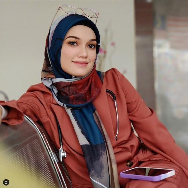 Puteri Sarah Liyana menikah dengan sang suami aktor Syamsul Yusof pada 2014. Dari pernikahan tersebut keduanya dikaruniai dua anak. Pernikahan Puteri Sarah dan Liyana dikabarkan retak sejak 2020.  Foto: Dok Instagram @puterisarahliyana