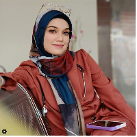 Puteri Sarah Liyana menikah dengan sang suami aktor Syamsul Yusof pada 2014. Dari pernikahan tersebut keduanya dikaruniai dua anak. Pernikahan Puteri Sarah dan Liyana dikabarkan retak sejak 2020.  Foto: Dok Instagram @puterisarahliyana