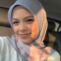 Anak artis yang dilabrak Puteri Sarah adalah Ira Kazar. Ira merupakan anak dari aktor, penyanyi dan pelawak Malaysia, Kazar Saisi. Dia juga populer di Instagram dengan nama akun Irakaza dan followers lebih dari 152 ribu. Foto: Dok. Instagram