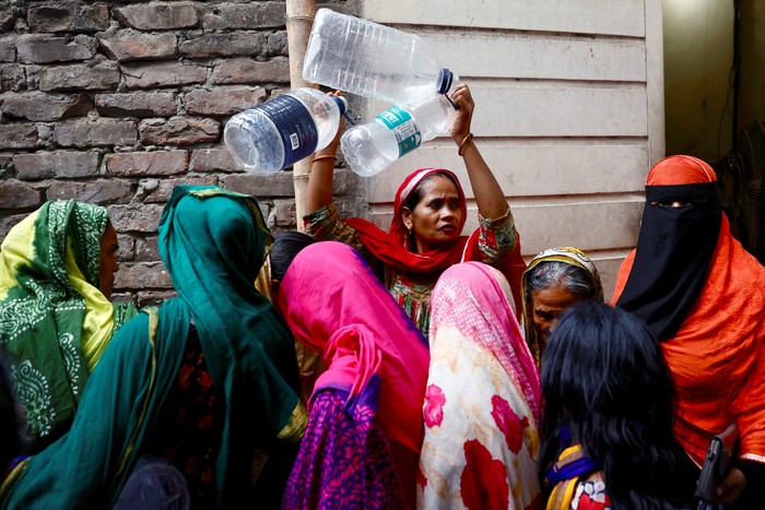 Buddhist monks distribute food among poor people before iftar, during Ramadan, at the Dharmarajika Buddhist Temple in Dhaka, Bangladesh, April 15, 2022. REUTERS/Mohammad Ponir Hossain