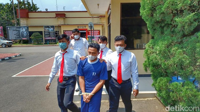 S, ustaz cabul di Pangalengan.