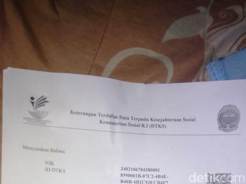 Saminem (84), salah satu lansia di Pedukuhan Pelemantung, Selopamioro yang tidak menerima bantuan PKH dan BPNT selama setahun.