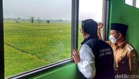 Kang Emil menuturkan pembangunan danau Tegalluar ini merupakan hasil konsolidasi lahan swasta. Ia menambahkan beberapa danau Tegalluar dibangun dengan luas total 100 hektar yang terbagi dalam lima buah danau.  