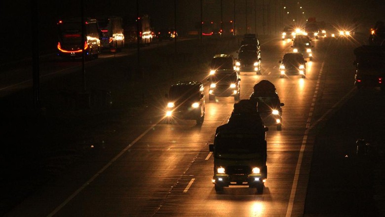 Simak! Ini Daftar Kendaraan yang Bebas Ganjil Genap Mudik 2022 Ilustrasi - Tol Jakarta Cikampek di Cikopo pada Minggu (10/6/2018) malam