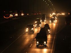 Tol Jakarta-Cikampek Senin Dini Hari Ramai Lancar