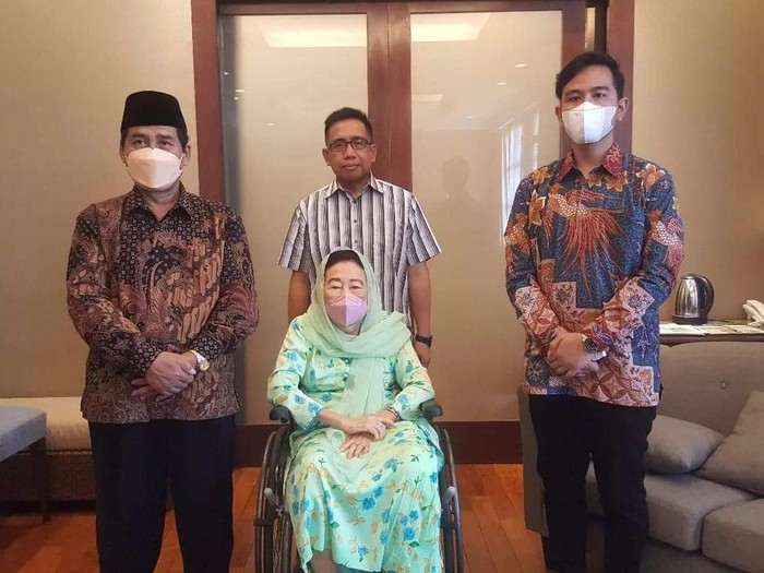 Sinta Nuriyah bersama Gibran di Solo, 18/4/2022