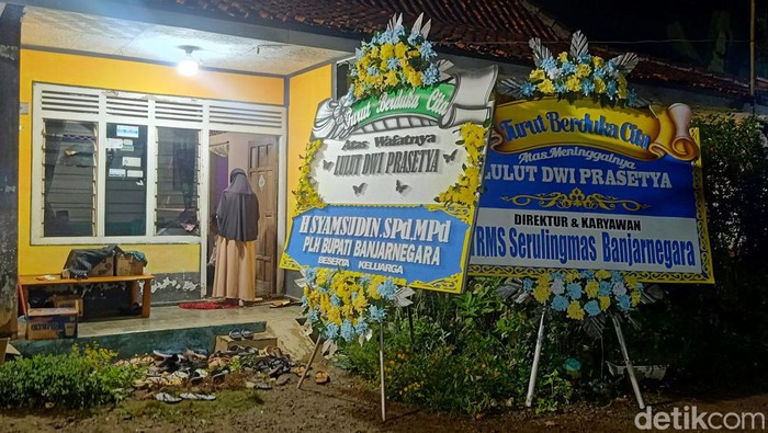 Suasana rumah duka staf perawat satwa Serulingmas Zoo