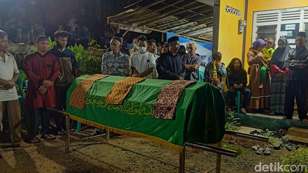 Suasana rumah duka staf perawat satwa Serulingmas Zoo