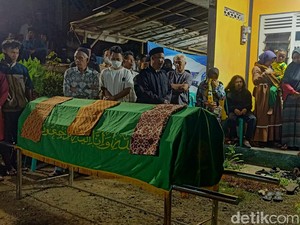 Snapshots: Momen Tragis Perawat Satwa Tewas Diterkam Harimau Serulingmas Zoo