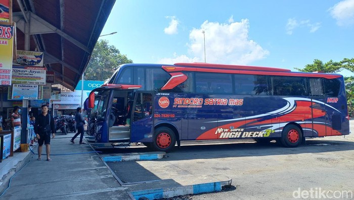 Suasana Terminal Bus Baturetno, Wonogiri, Minggu (17/4/2022) siang.