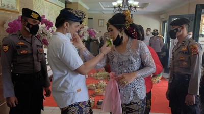 Dijaga Ketat, Tahanan Kasus Narkotika Ini Menikah di Polresta Denpasar