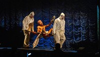 Drama adalah bagian integral dari budaya India dan kelompok teater keliling tidak membatasi diri pada tema-tema mitologis dan sosial.