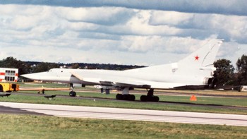 Tupolev Tu-22M merupakan pesawat pengebom strategis supersonik buatan Tupolev Design Bureau dan terbang pertama kali pada tahun 1969. Foto: Wikipedia