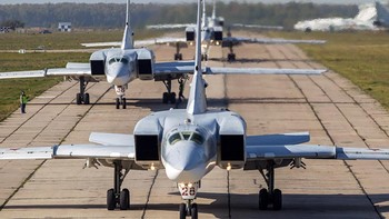 Seperti dikutip detikINET dari Eurasiantimes, Tu-22M dilaporkan beberapa hari lalu telah menjatuhkan bom ke area tentara Ukraina di Mariupol. Foto: Wikipedia