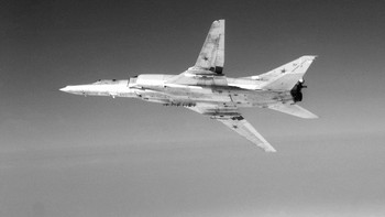 Sebelumnya, pesawat Tu-22M sebenarnya sudah dipakai menyerang Ukraina, tapi dioperasikan di wilayah udara Rusia. Kini, pesawat itu berarti sudah memasuki wilayah Ukraina dan melakukan serangan. Foto: Wikipedia