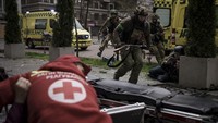 Pada Minggu (17/4) waktu setempat, dilaporkan serangan rudal jelajah Rusia menghantam kota Kharkiv hingga mengakibatkan 5 orang tewas dan 13 orang lainnya terluka. AP Photo/Felipe Dana.