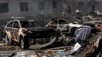 Sejumlah mobil turut menjadi korban serangan Rusia ke kawasan Kharkiv, Ukraina. REUTERS/ALKIS KONSTANTINIDIS.
