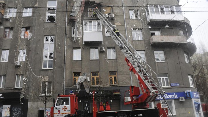 Kota Kharkiv Ukraina masih jadi sasaran serangan Rusia. Pada Minggu (17/4) waktu setempat, serangan rudal jelajah Rusia tewaskan 5 orang dan 13 lainnya terluka.