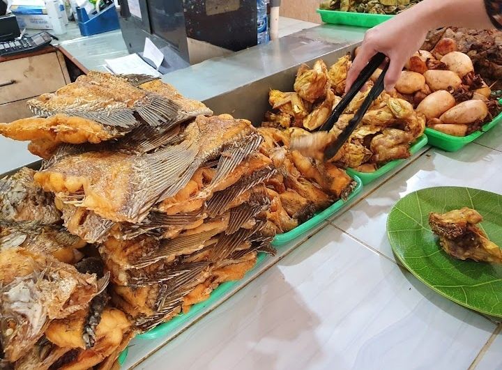 Murah Meriah! 5 Warung Makan dengan Ragam Pilihan Lauk Ini Cocok untuk Sahur