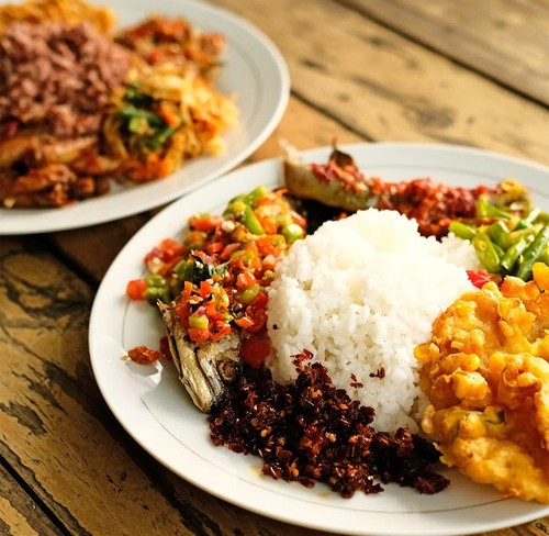 Murah Meriah! 5 Warung Makan dengan Ragam Pilihan Lauk Ini Cocok untuk Sahur