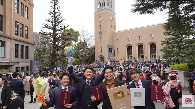 Jerome Polin Sijabat dikenal sebagai YouTuber yang sering mendokumentasikan perjalanannya menimba ilmu di Universitas Waseda, Jepang. Empat tahun berlalu, pemilik channel Nihongo Mantappu itu pun akhirnya lulus sebagai sarjana. Foto: YouTube Nihongo Mantappu