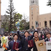 Jerome Polin Sijabat dikenal sebagai YouTuber yang sering mendokumentasikan perjalanannya menimba ilmu di Universitas Waseda, Jepang. Empat tahun berlalu, pemilik channel Nihongo Mantappu itu pun akhirnya lulus sebagai sarjana. Foto: YouTube Nihongo Mantappu