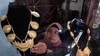 Denyut industri kerajinan perak di Koto Gadang telah dimulai sejak masa kolonial Belanda karena kedekatannya dengan sejumlah kawasan tambang mineral logam di Sumatera Barat. Masa kejayaannya berlangsung hingga awal tahun 2000-an dengan hampir setiap rumah di Koto Gadang menggantungkan penghidupannya dari kerajinan perak tersebut. 