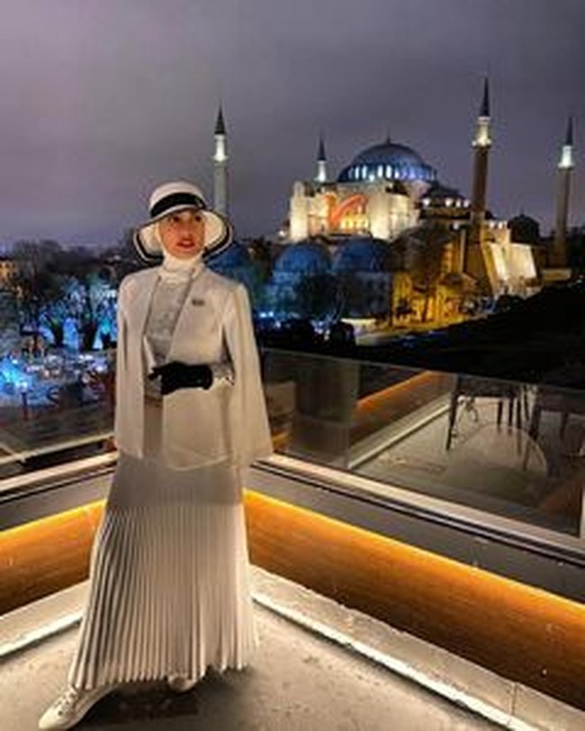 Annisa sendiri diketahui sudah memiliki dua anak perempuan dan satu anak laki-lalki.Foto: Instagram @hapsarianissa29