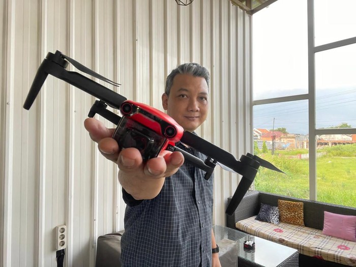 Arya Dega bersama drone Autel Lite berteknologi Tri Band