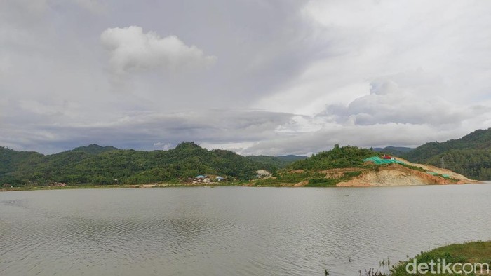 Bendungan Waduk Pidekso di Kecamatan Giriwoyo