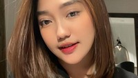 Chandrika Chika, selebgram cantik ini kerap dipanggil Chika. Namanya mulai dikenal setelah viral karena goyangan Papi Chulo di TikTok miliknya. Foto: Instagram @chndrika_