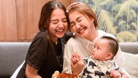 Chika pernah menerima kejutan kue ulang tahun dari saudaranya. Kue yang diberikan untuknya itu adalah tiramisu. Foto: Instagram @chndrika_