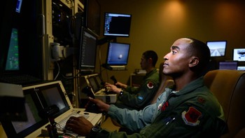 Dikendalikan oleh pilot secara remote, MQ-9 Reaper bisa terbang sampai sekitar 400 kilometer per jam dan dapat menyerang di lokasi manapun serta memperlihatkan tayangannya. Foto: US Air Force