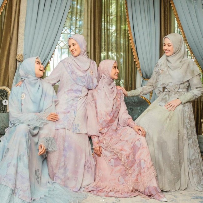 Kimberly mulai dikenal semenjak kemunculannya sebagai pemeran antagonis bernama Eva dalam sinetron Cahaya. Kemudian pihak Soraya Intercine Films mengajaknya bergabung dalam film layar lebar Chika. Ia mendapat bakat akting dari sang ayah, Nigel Ryder dan bakat model dari ibunya, Irvina Ryder, yang merupakan seorang model senior.  Foto: Dok. Instagram @kimbrlyryder.