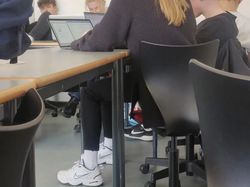 Kumpulan Foto Mengecoh Otak, Ayo Coba Fokus!