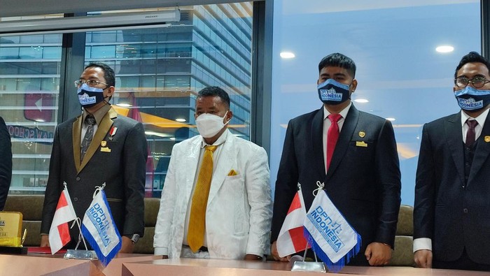 Hotman Paris (jas putih)/Nahda-detikcom