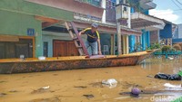 Imas menambahkan banjir tersebut masih bertahan hingga siang ini. Menurutnya banjir tersebut jika dalam kondisi saat ini biasanya surut dalam beberapa hari.  