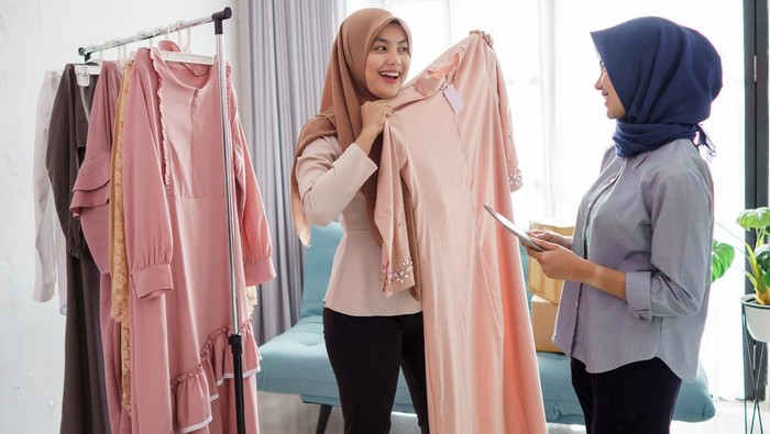 Ilustrasi Memilih Baju