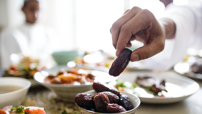 Middle Eastern Suhoor or Iftar meal
