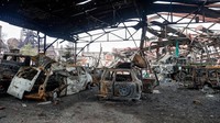 Pabrik yang diketahui milik perusahaan metalurgi terbesar kedua di Ukraina ini kini bagaikan kuburan bagi sejumlah bangkai kendaraan yang rusak berat dan hangus terbakar imbas perang antara Rusia dan Ukraina.